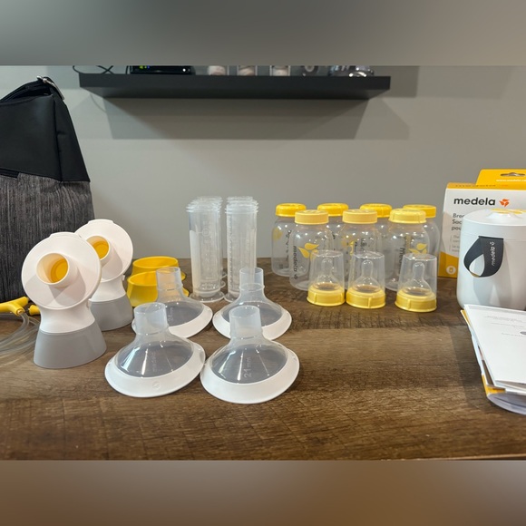 Medela Pump Bundle - Picture 3 of 8